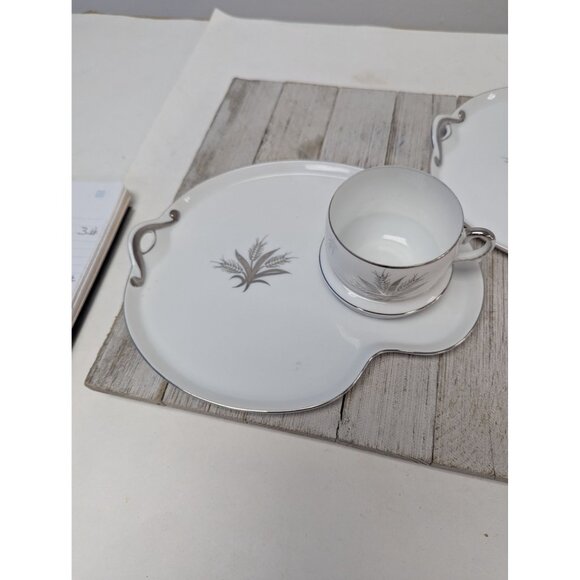 Vintage Kutani Set 2 Snack Plates with Cups White & Silver Gray Bursts Japan - Picture 2 of 13